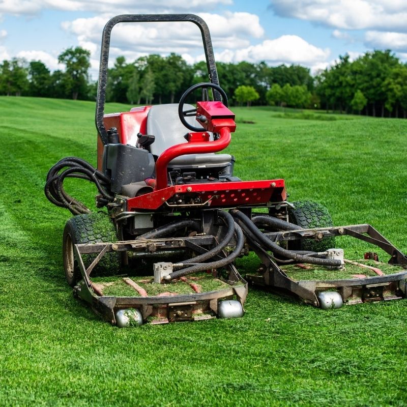 Golf course mower